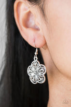 Load image into Gallery viewer, Garden Groove - Silver Necklace