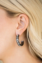 Load image into Gallery viewer, 5th Avenue Fashionista - Black Earrings