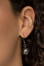 Load image into Gallery viewer, Get Off My Runway - Black Necklace