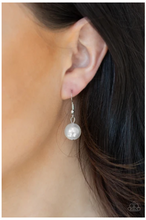 Load image into Gallery viewer, 5th Avenue Fleek - White Necklace