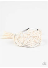 Load image into Gallery viewer, Macramé Mode - Cream/White Bracelet