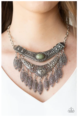 ISLAND QUEEN - GREEN NECKLACE