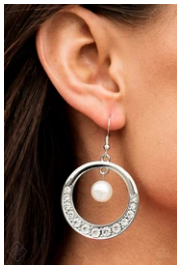 The Icon-ista - White Pearl Earrings