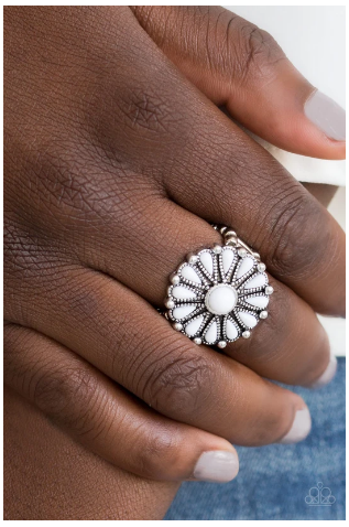 Poppy Pop-tastic - White - Studded Silver Frame - Ring