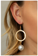 Load image into Gallery viewer, SoHo Solo Gold Pearl Earrings