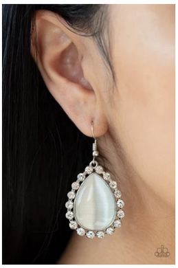 TEARDROP TRENDSETTER - WHITE EARRINGS