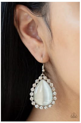 TEARDROP TRENDSETTER - WHITE EARRINGS