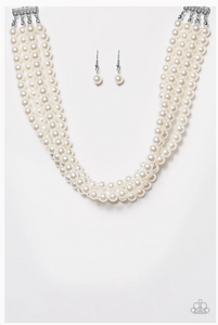 Vintage Romance - White Pearl Choker